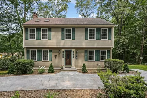 Exterior - 32 Sibley Rd, Sutton, MA 01590 photo 2 of 8
