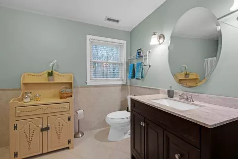 Bath - 32 Sibley Rd, Sutton, MA 01590 photo 3 of 4