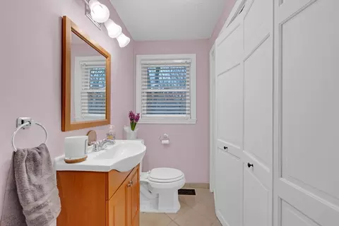Bath - 32 Sibley Rd, Sutton, MA 01590 photo 1 of 4