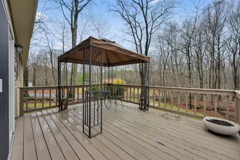 Exterior - 32 Sibley Rd, Sutton, MA 01590 photo 7 of 8