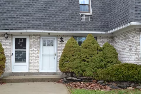 44 Princeton Ter #44, Greenfield, MA 01301