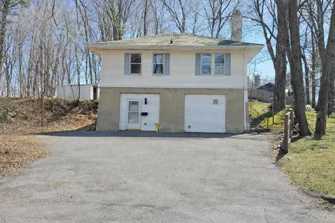 60 Hampton Knolls Rd, Holyoke, MA 01040