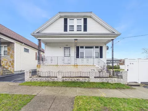 108 Hope St, New Bedford, MA 02745