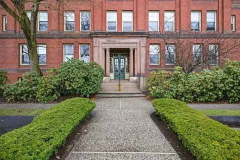 54 Forest St #320, Medford, MA 02155