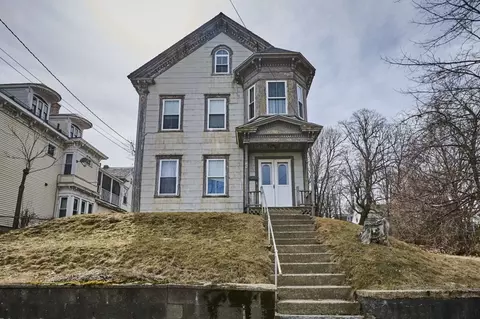 82 Charles St, Fitchburg, MA 01420