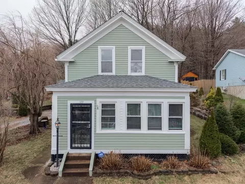 129 School St, Warren, MA 01083