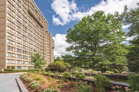 250 Hammond Pond Pkwy #604N, Chestnut Hill, MA 02467
