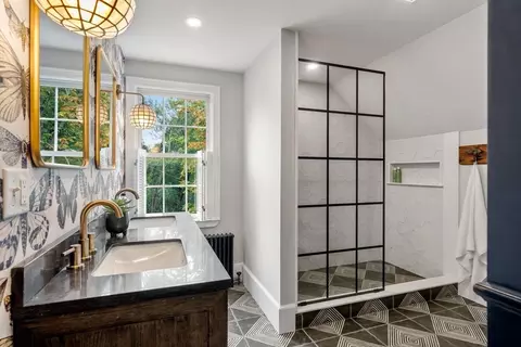43 Jarves St, Sandwich, MA 02563