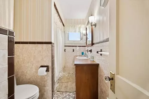 Bath - 25 Winward St, Fall River, MA 02724 photo 3 of 3