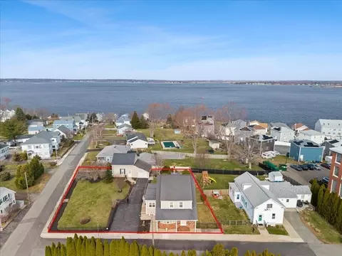 25 Winward St, Fall River, MA 02724