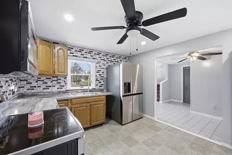 70 Warwick Rd, Chicopee, MA 01020 photo 3