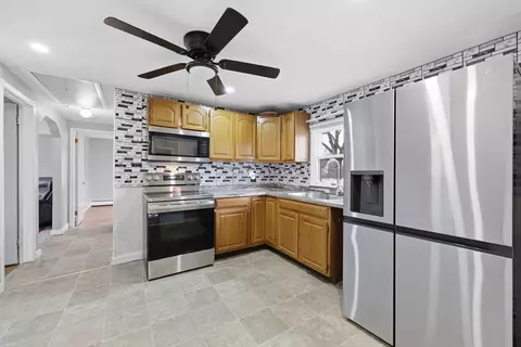 70 Warwick Rd, Chicopee, MA 01020 photo 2