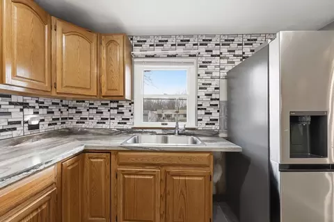 70 Warwick Rd, Chicopee, MA 01020 photo 4