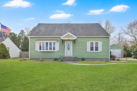 47 Ravenwood St, Springfield, MA 01129