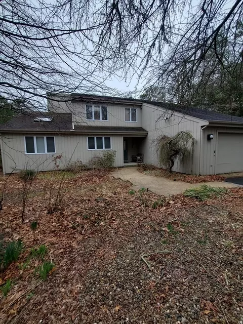 303 Turtleback Rd, Marstons Mills, MA 02648