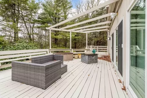 Exterior - 303 Turtleback Rd, Marstons Mills, MA 02648 photo 3 of 4