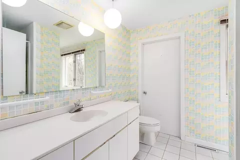 Bath - 303 Turtleback Rd, Marstons Mills, MA 02648 photo 2 of 3