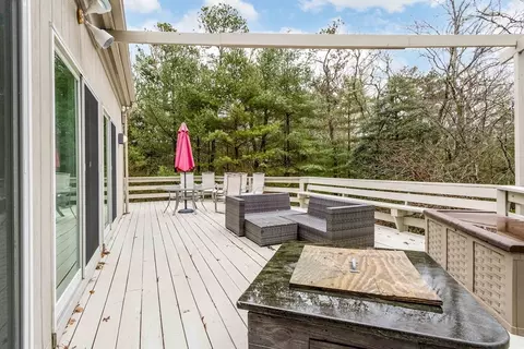 Exterior - 303 Turtleback Rd, Marstons Mills, MA 02648 photo 2 of 4