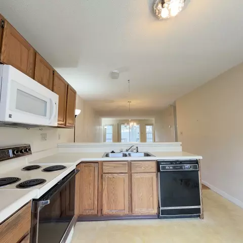 48 Castlegate Dr #48, Springfield, MA 01129 photo 4
