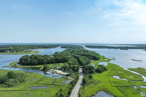 View/Area - 183 Monomoscoy Rd, Mashpee, MA 02649 photo 1 of 4