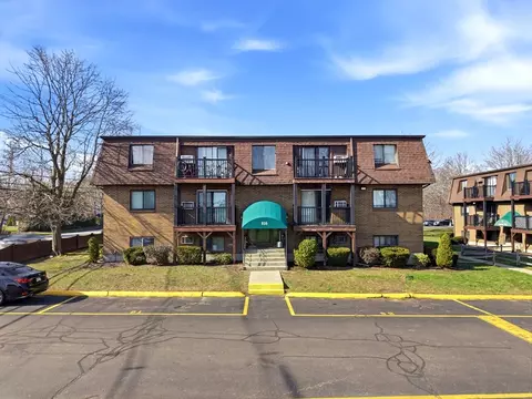 816 County St #11, Taunton, MA 02780