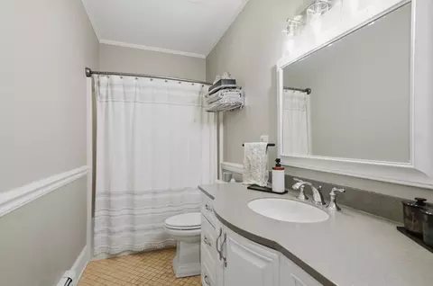 Bath - 24 Minot St, Reading, MA 01867 photo 2 of 3