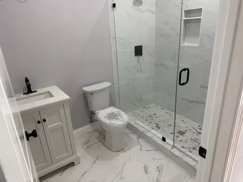 Bath - 44 Grandview Rd, Reading, MA 01867 photo 3 of 4