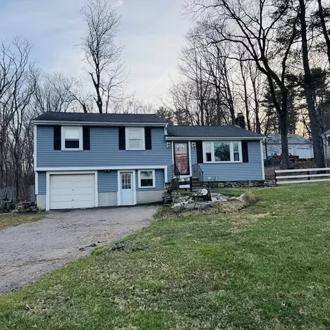 14 Walnut St, Plainville, MA 02762