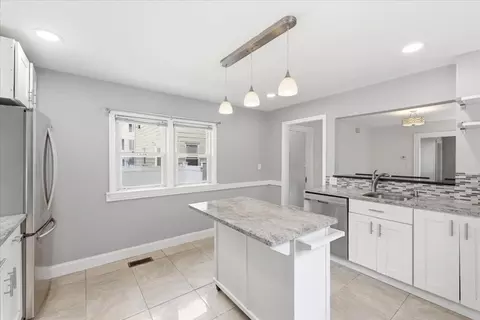 21 Chauncey St, Dedham, MA 02026 photo 5