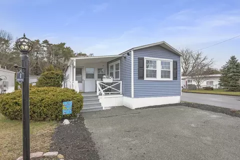 8 Madeline St, Wareham, MA 02538