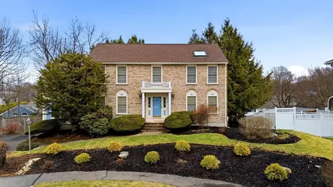 15 Valdora Dr, Stoneham, MA 02180