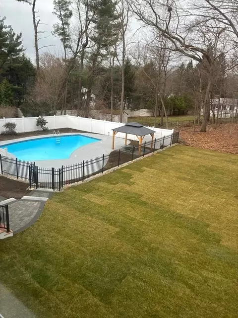 565 Elm St, Concord, MA 01742