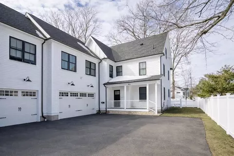405 Parker St #405, Newton, MA 02459