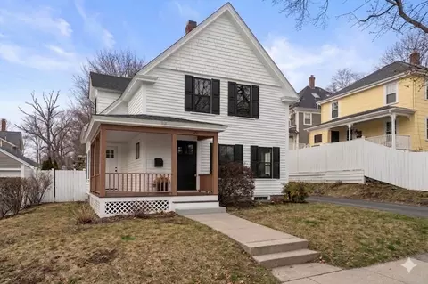 2 Northrop St, Hopedale, MA 01747