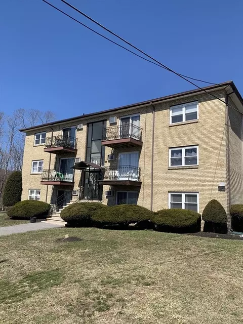 81 High St #23, Amesbury, MA 01913