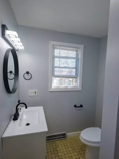 Bath - 17 Lombard St, Springfield, MA 01105 photo 3 of 3