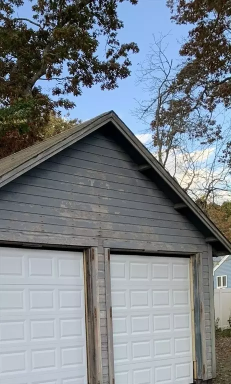 Exterior - 37 Lincoln Hwy, Wareham, MA 02571 photo 5 of 8