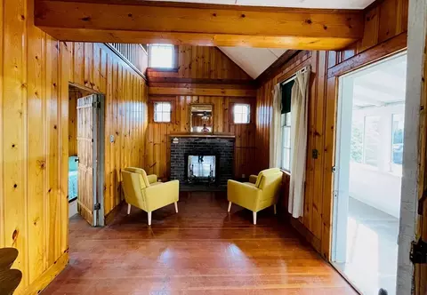 Living - 37 Lincoln Hwy, Wareham, MA 02571 photo 1 of 1