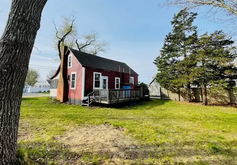 Exterior - 37 Lincoln Hwy, Wareham, MA 02571 photo 3 of 8