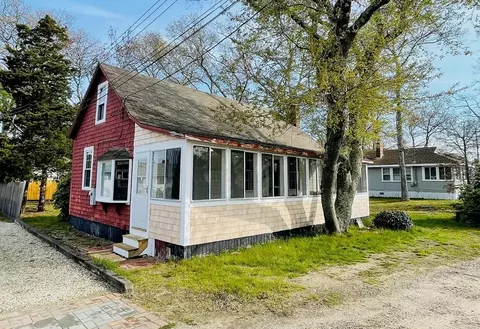 37 Lincoln St, Wareham, MA 02571