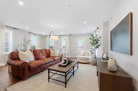 18-20 Crestway Rd #5, Boston, MA 02128