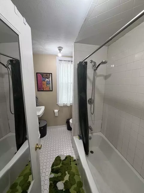 Bath - 3 Lee St, Somerville, MA 02145 photo 1 of 4