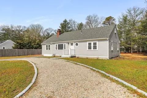 80 Mariner Cir, Cotuit, MA 02635