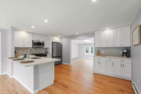 80 Mariner Cir, Cotuit, MA 02635 photo 2