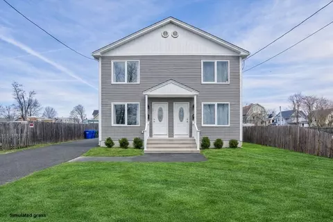 32-34 Clark St, Springfield, MA 01105