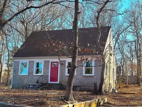 14 S Yarmouth Rd, Dennis, MA 02638
