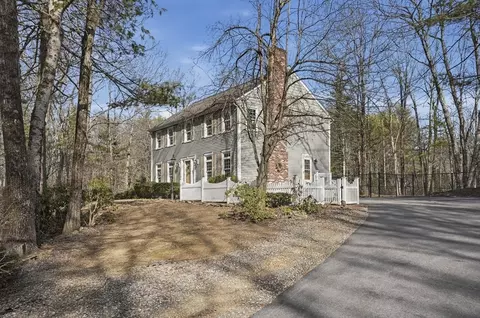 4 Charnock Cir, Rutland, MA 01543