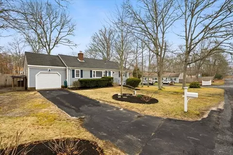 27 Goldenrod Ln, Yarmouth, MA 02675