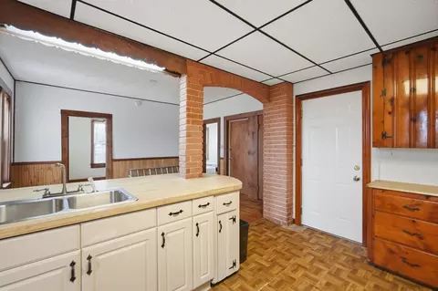 76 Hampden St, Springfield, MA 01151 photo 9