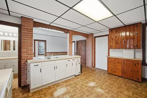 76 Hampden St, Springfield, MA 01151 photo 8